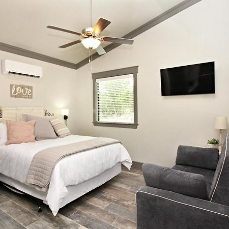 Green Acres Cottages - Wimberley Suite Ngoại thất bức ảnh